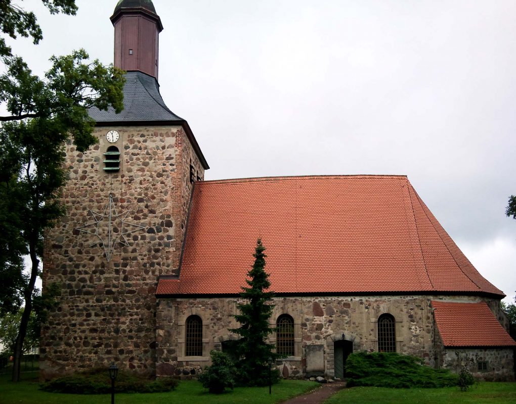 Die Kirche von Bötzow. Und schon sind wir in der Vergangenheit gelandet.
