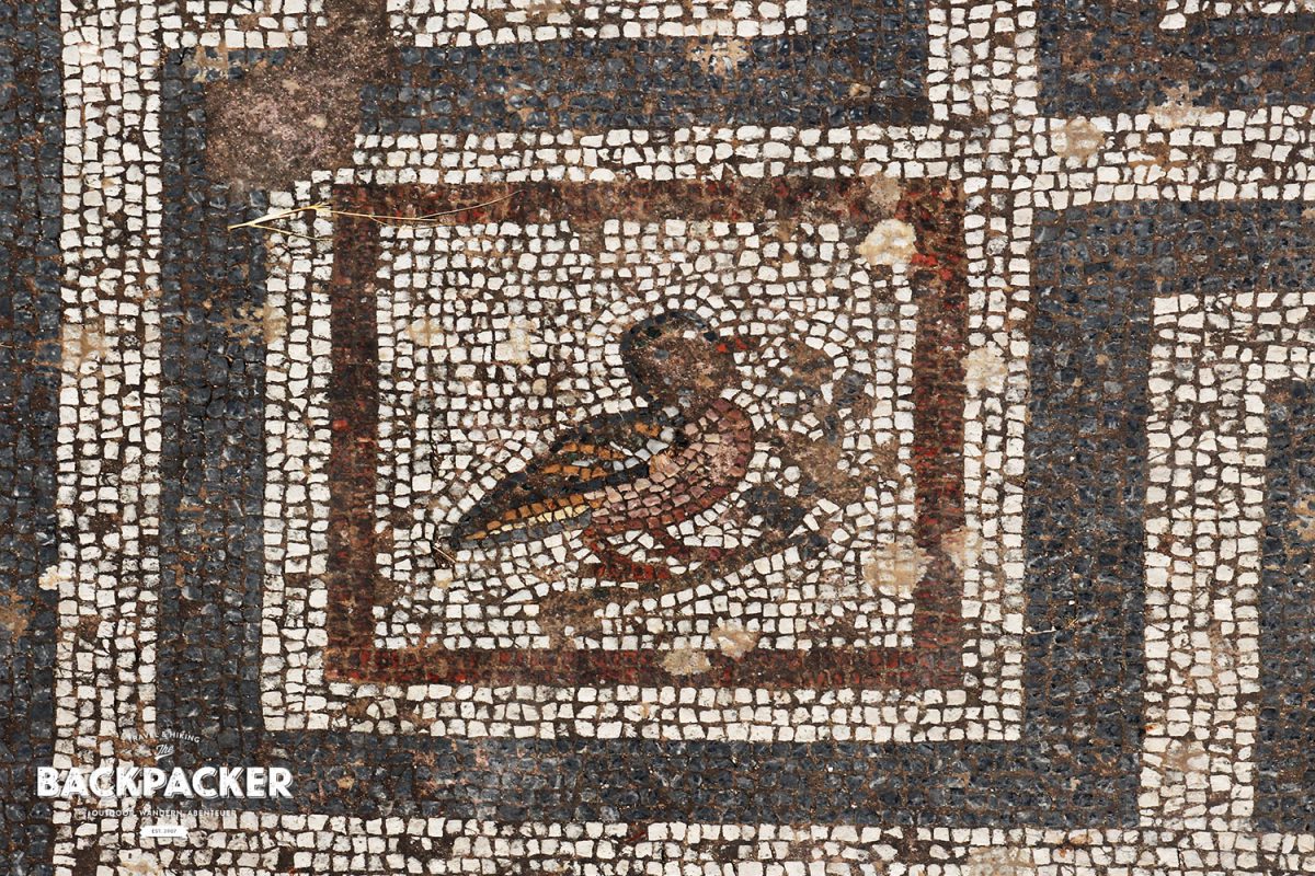 Vereinzelt sind noch originale Mosaike in der Antike Agora gefunden worden.