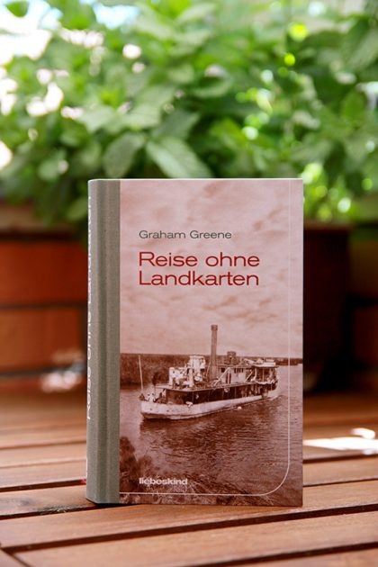 Schon das Cover macht Lust auf die Lektüre: Reise ohne Landkarten von Graham Greene.