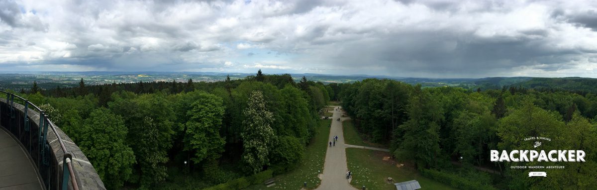 Wer die unzähligen Stufen im Innern erklimmt, wird mit einem 360-Grad-Panoramablick verwöhnt, der einen Großteil des Teutoburger Waldes überblicken lässt.