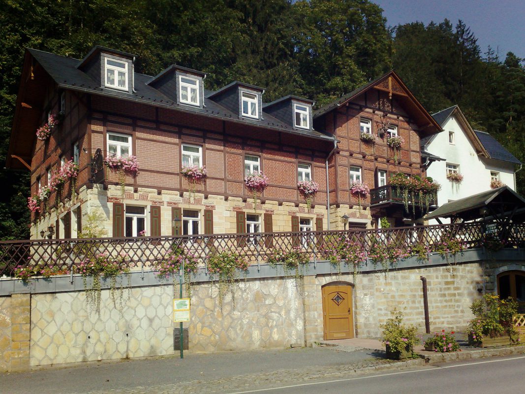 Das Hotel Forsthaus im Kirnitzschtal. Beim diesjährigen Hochwasser wurde auch dieses nicht verschont – nach 2002 erneut.