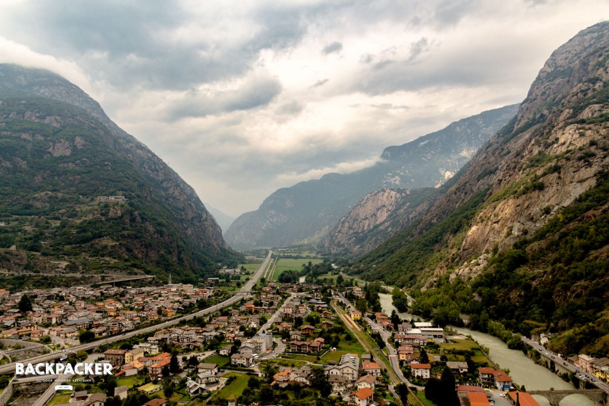 Erst der Blick vom Forte di Bard offenbart den schmalen Zugang ins Aostatal