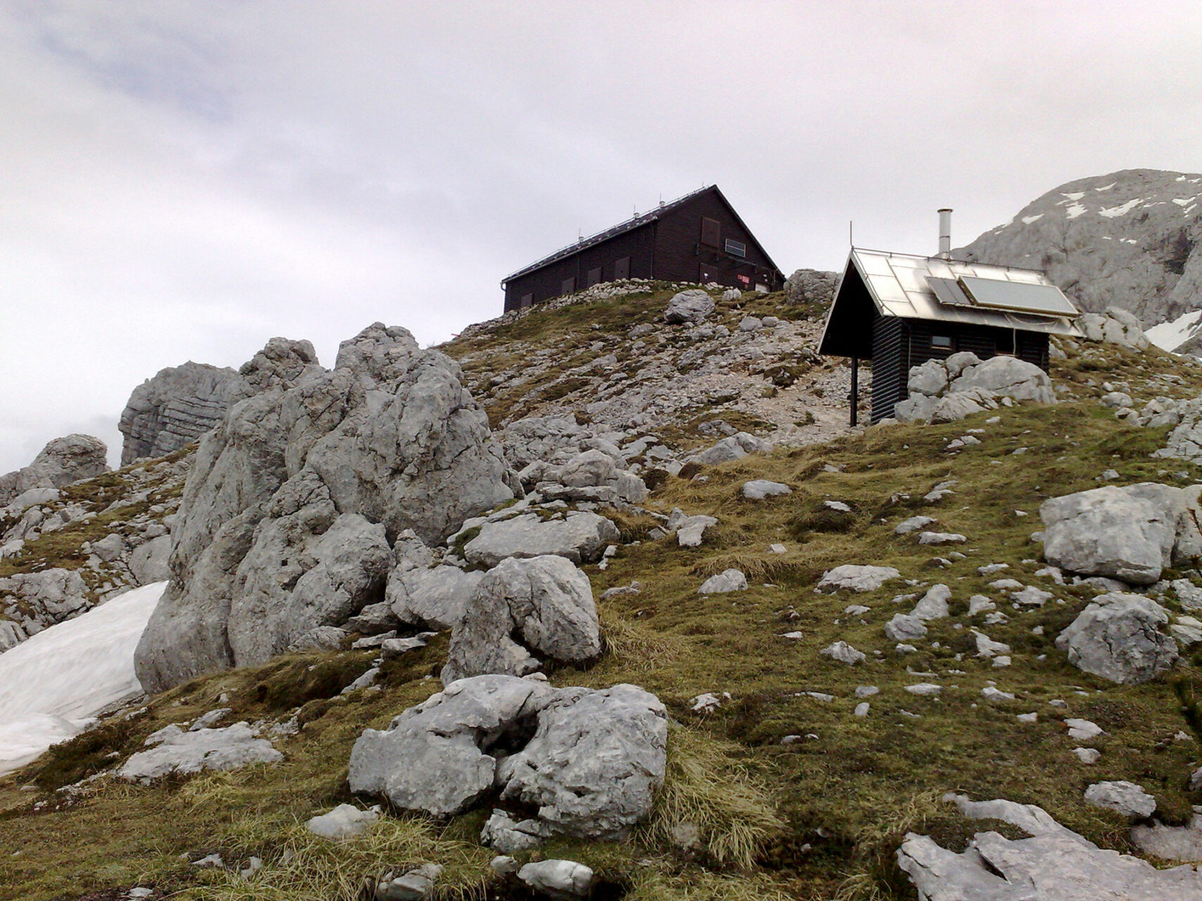 Idyllisch gelegen: die Prehodavci-Hütte.