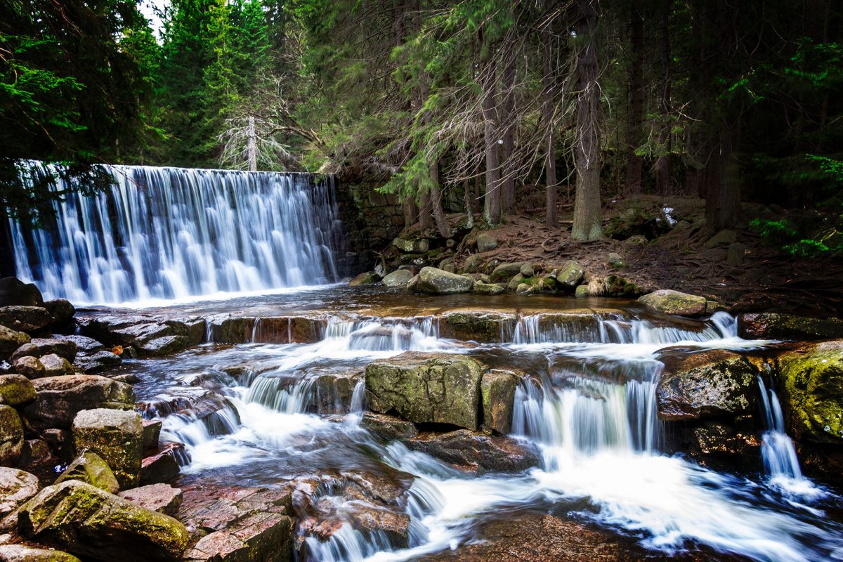 Am Dziki Wodospad, dem wilden Wasserfall im polnischen Riesengebirge
