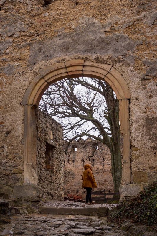 Sobald ich die Burg über Hängebrücke und Tor betrete zieht es mich magisch in mittelalterliche Welten.