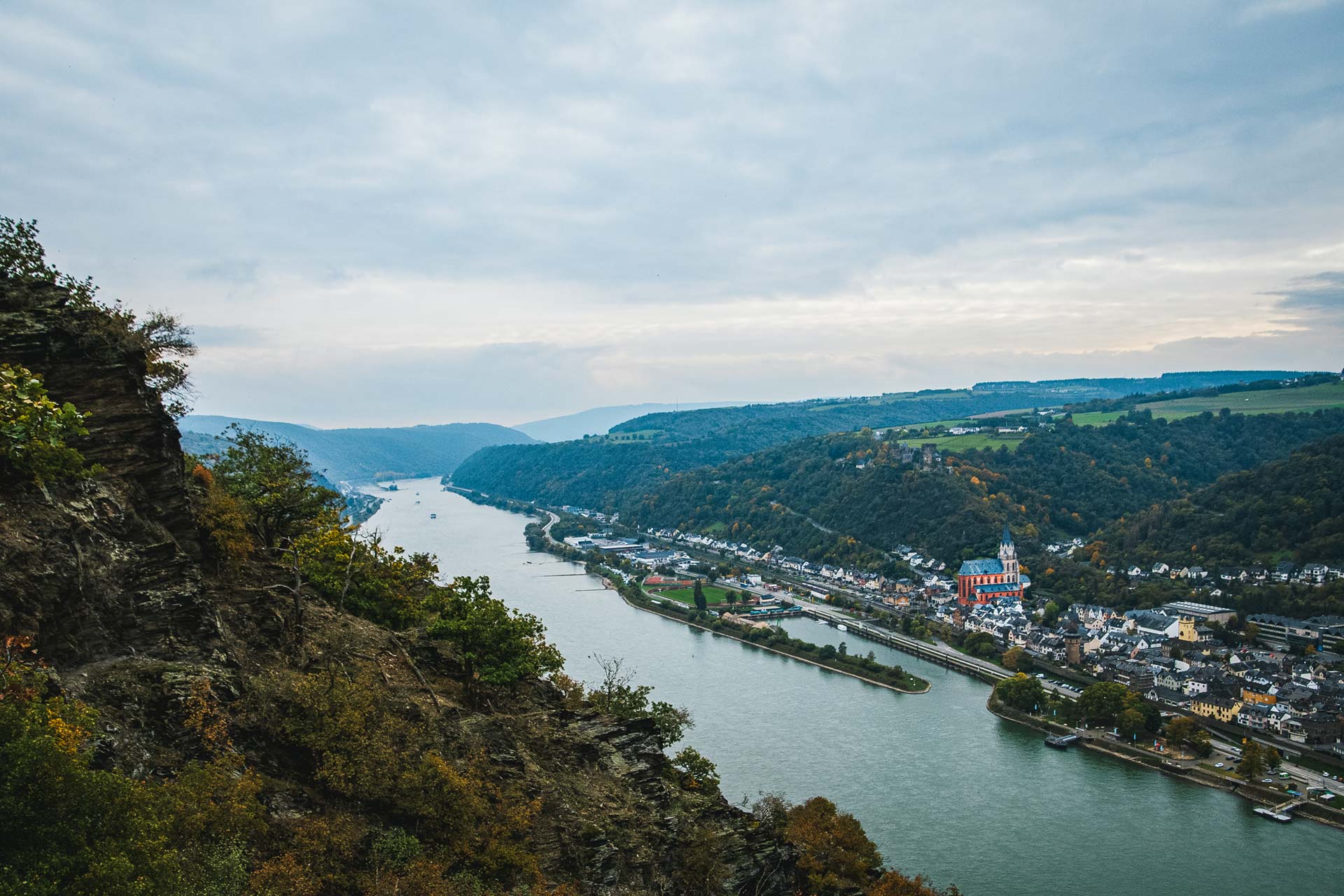 Vom Rheinsteig, der im Übrigen 320 Kilometer lang ist, genießt man immer wieder spektakuläre Ausblicke wie diesen.