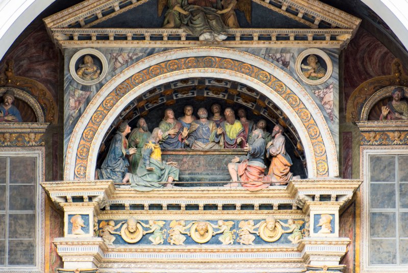 Über der Vorhalle der Kathedrale von Aosta aus dem 16. Jahrhundert thronen neoklassizistische Fresken.