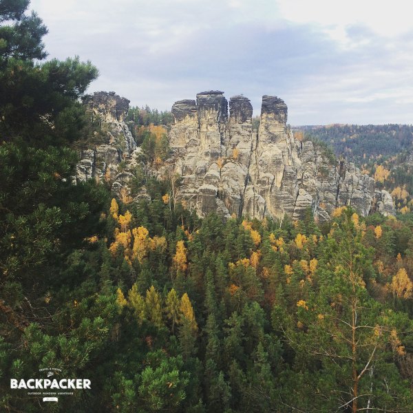 Als ganz besondere Felsformation präsentiert sich von der Bastei aus die Steingruppe der Kleinen Gans