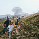 Auch schön: Dank der schlechten Sich blieben sowohl die Blicke ins Tal verwehrt, als auch auf diese beeindruckende Gipfelburg.