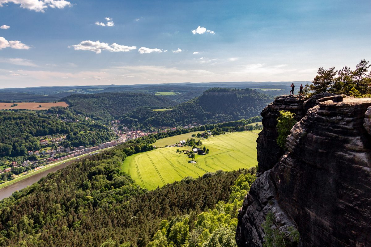 Mit Blick ins Elbtal und zur Festung Königstein – der Lilienstein bietet einen Rundumblick.