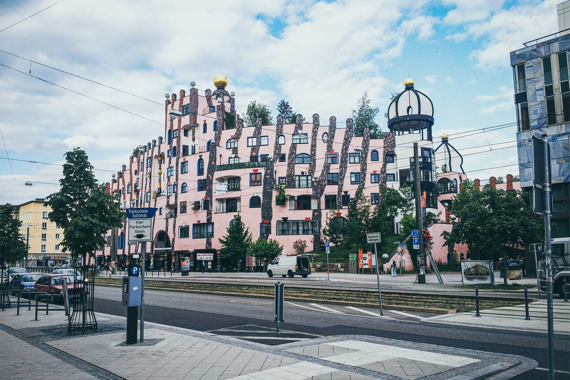 Grüne Zitadelle in Magdeburg. Hundertwasser ist quasi der Gaudi des deutschen Jakobswegs.