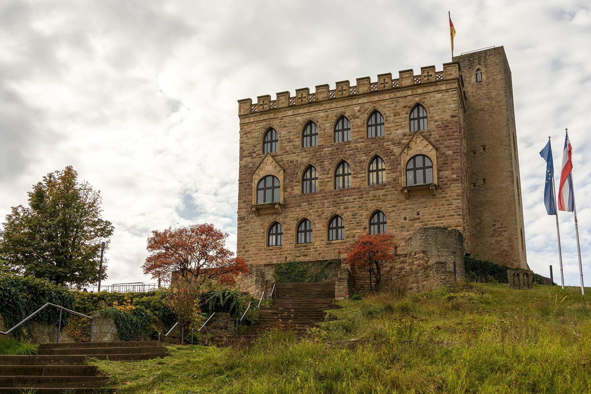 Das Hambacher Schloss – geschichtsträchtige Station auf dem Pfälzer Weinsteig