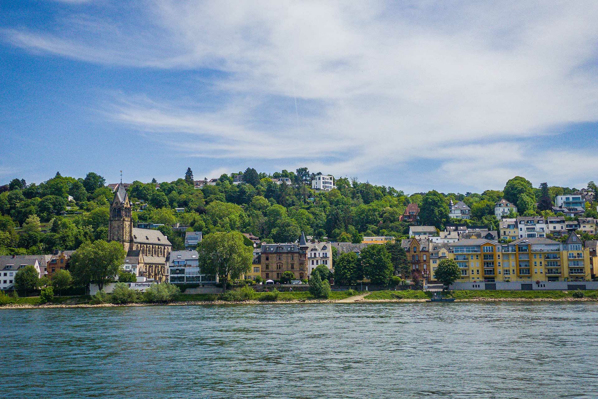 Rechts und links des Rheins und ganz nebenbei unser Tagesziel: Koblenz.