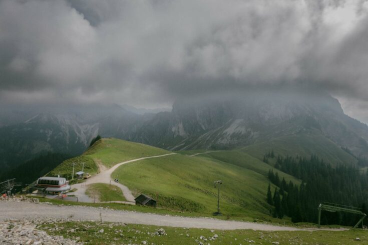 Aggenstein wandern mit Glück – Mittlerweile verhüllen graue Wolken den Gipfel
