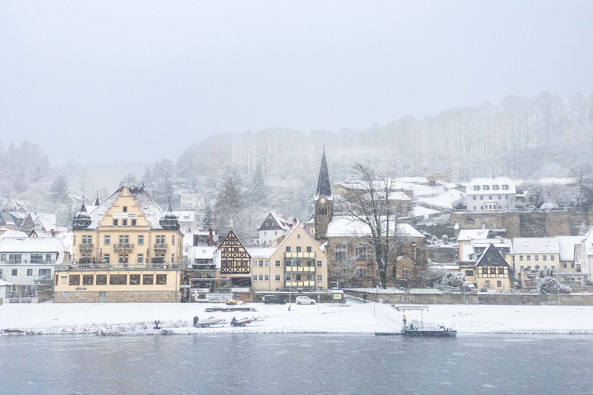 <span>Die Stadt Wehlen an der Elbe</span> Auch im Winter Ausgangspunkt für viele Wanderungen im Schnee