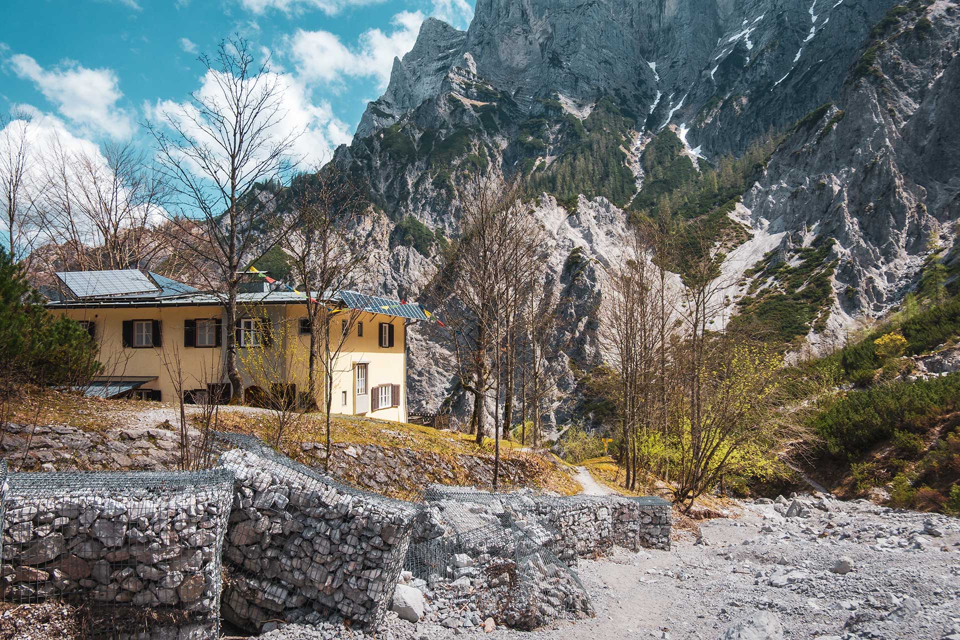Idyllisch inmitten schroffer Gipfel ruht die Haindlkarhütte
