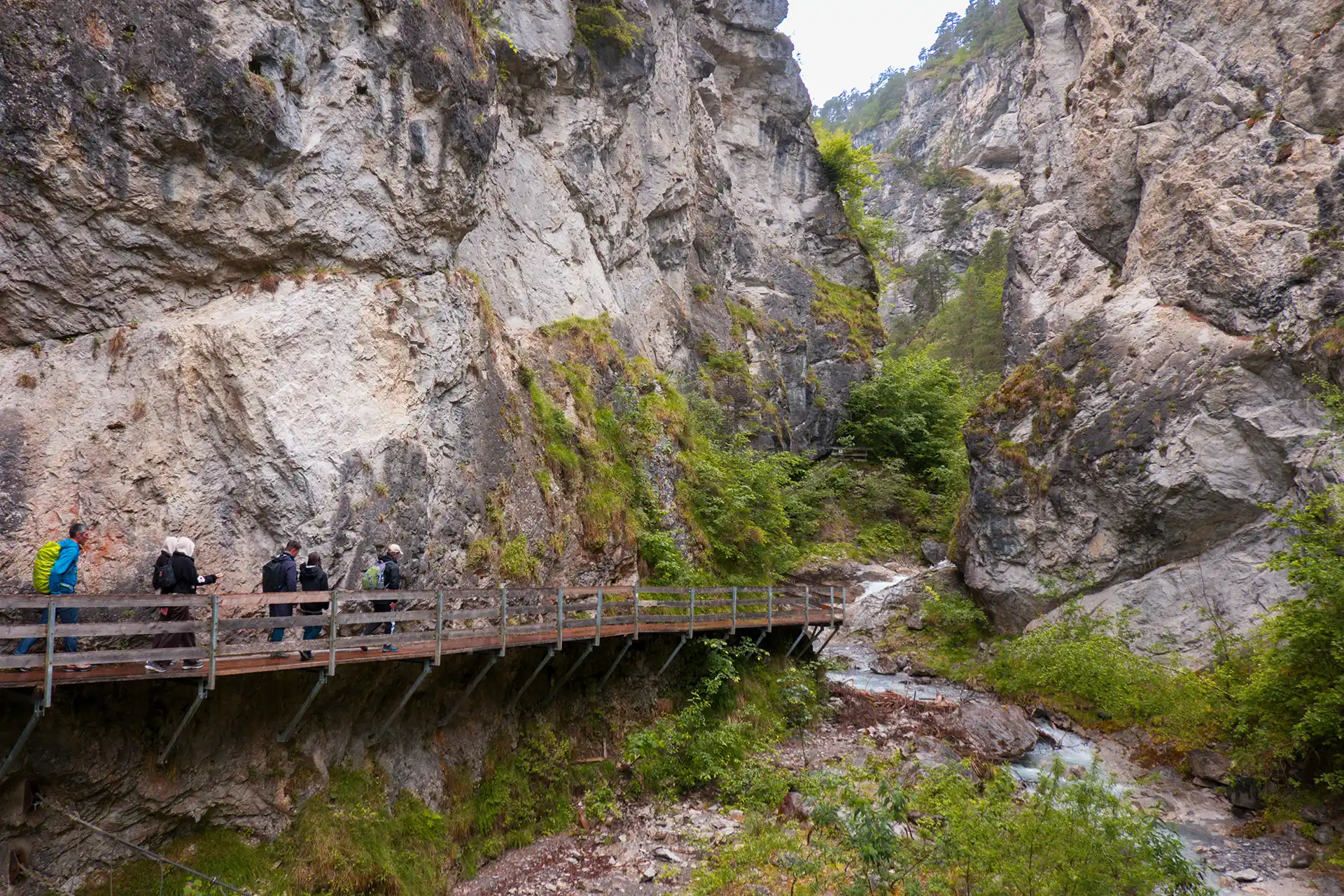 Los geht‘s: Wanderung durch die Rosengartenschlucht