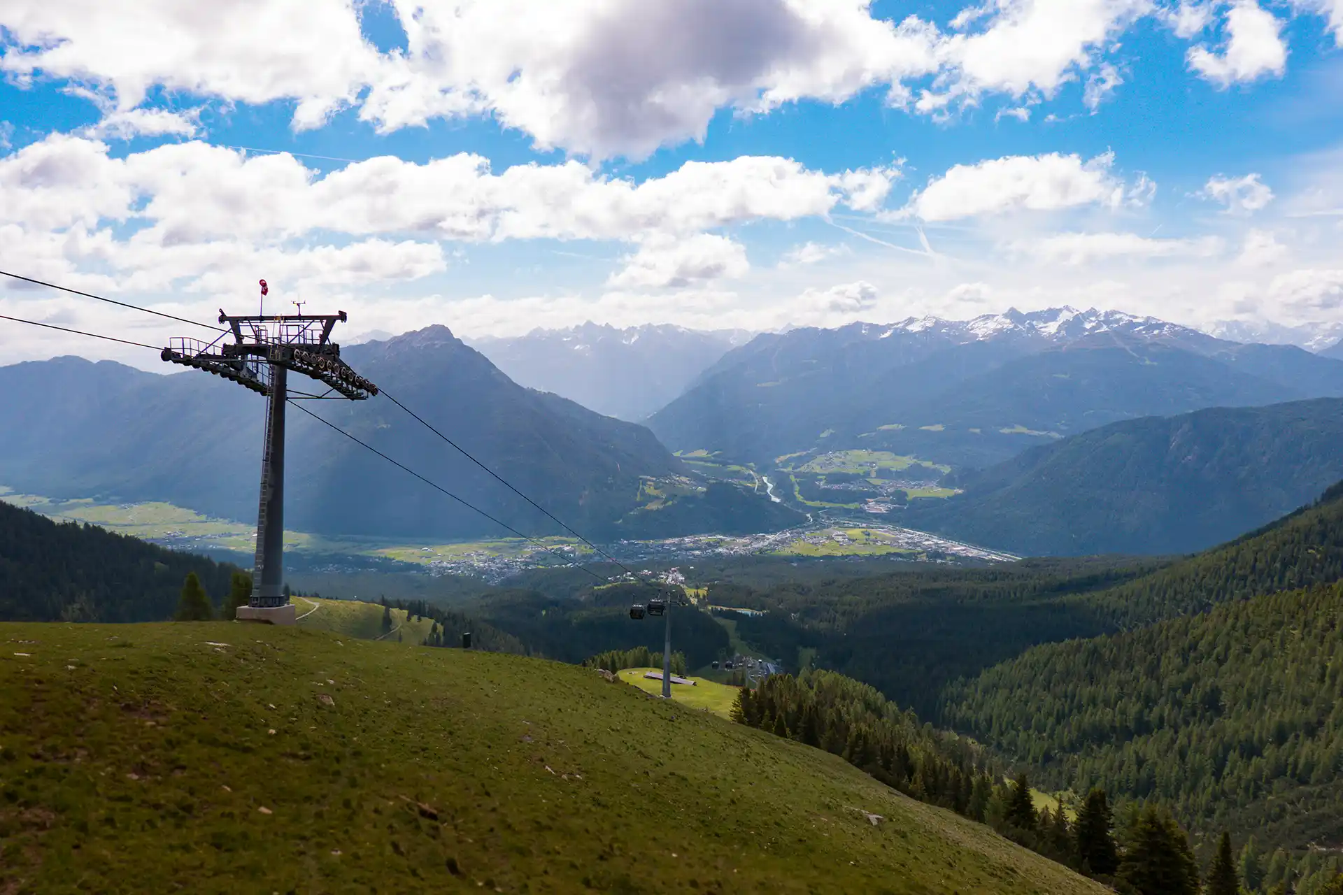 Vom SunOrama gibt es einen tollen Blick nach Imst und zum Tschirgant