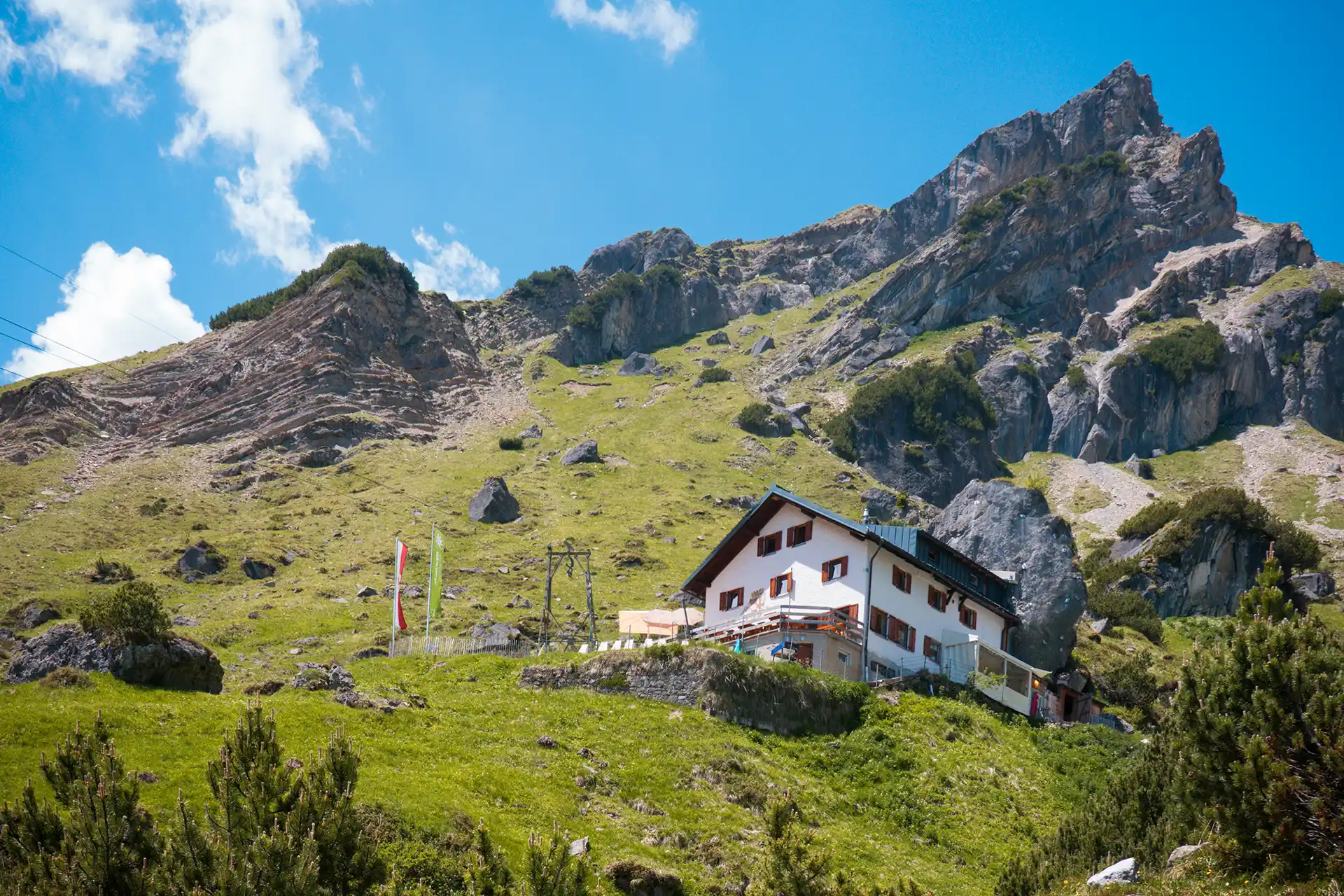 Mitten in den Imster Bergen steht die Muttekopfhütte