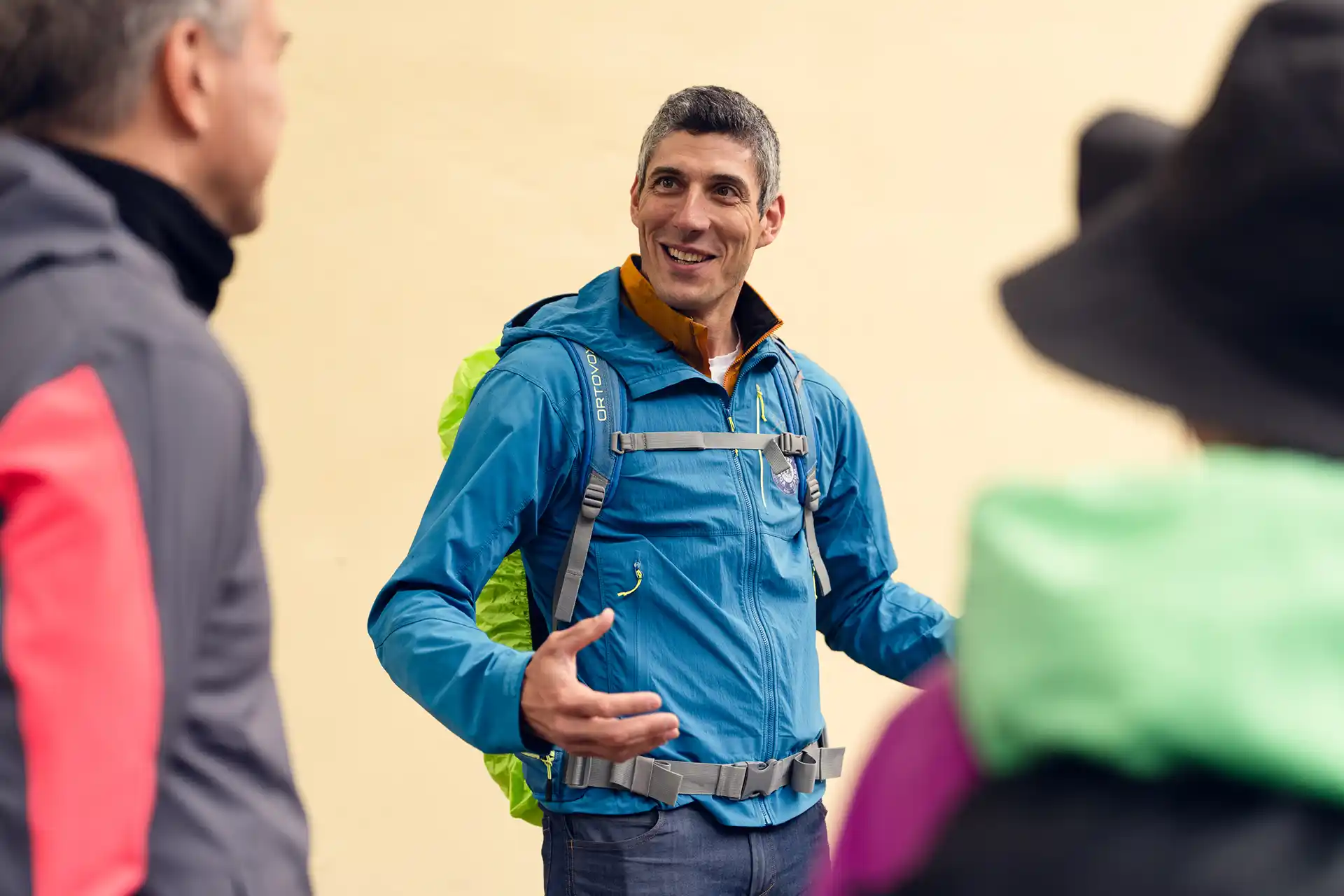 Manuel Reindl gibt uns erste Infos rund um die Tour und die Rosengartenschlucht |  Foto: Nady El-Tounsy