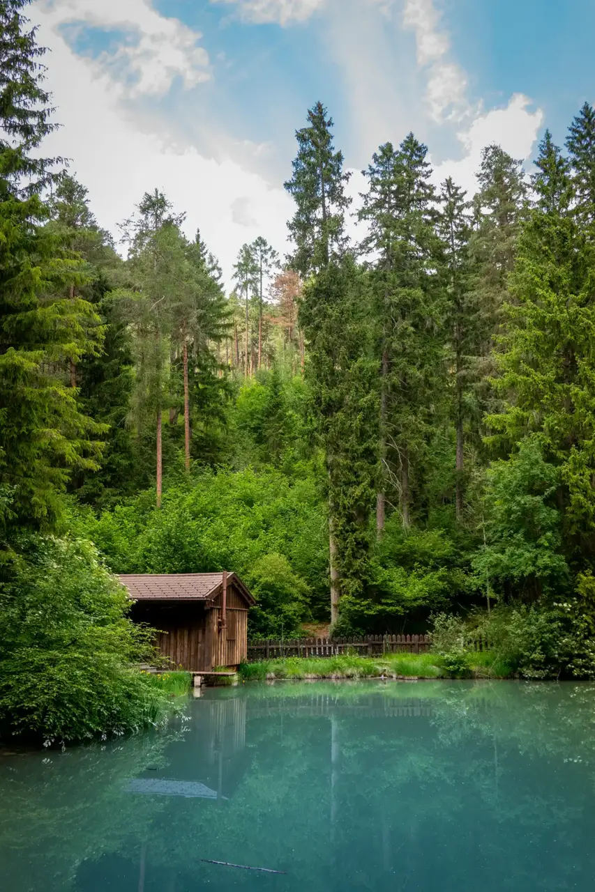 Vorbei am Starkenbergersee auf dem Starkenberger Panoramaweg