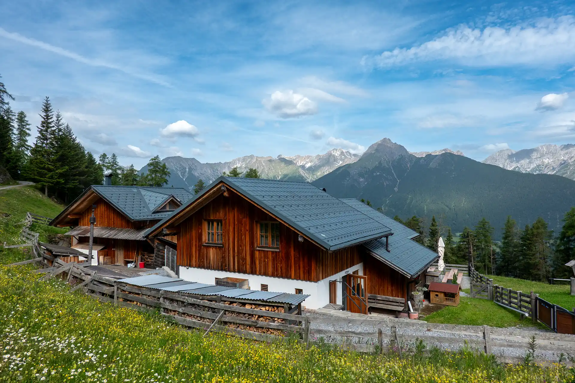 Die Karröster Alm in traumhafter Lage an der Nordseite des Tschirgant