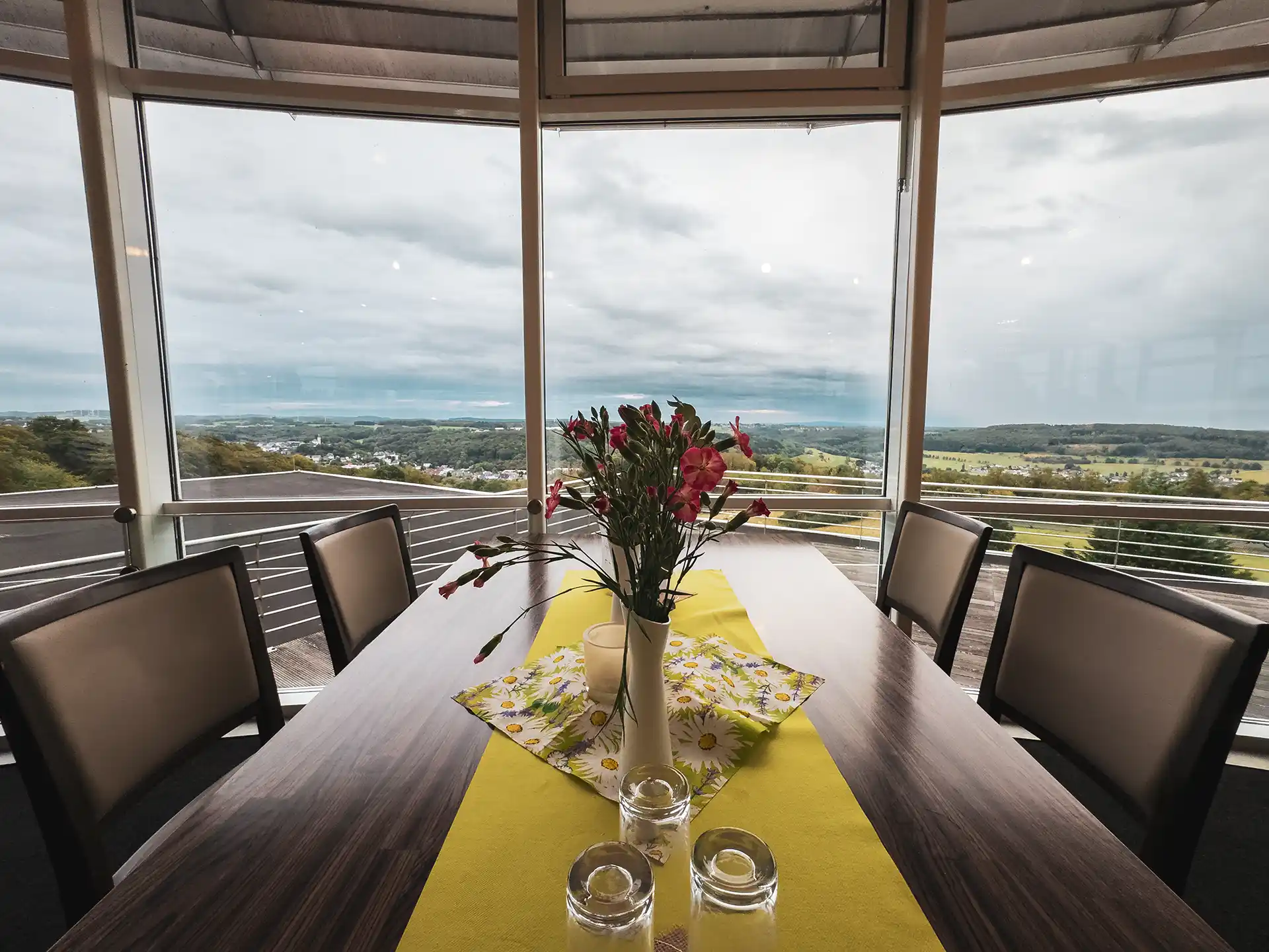 Restaurant mit fantastischem Ausblick im Wildpark-Hotel Bad Marienberg